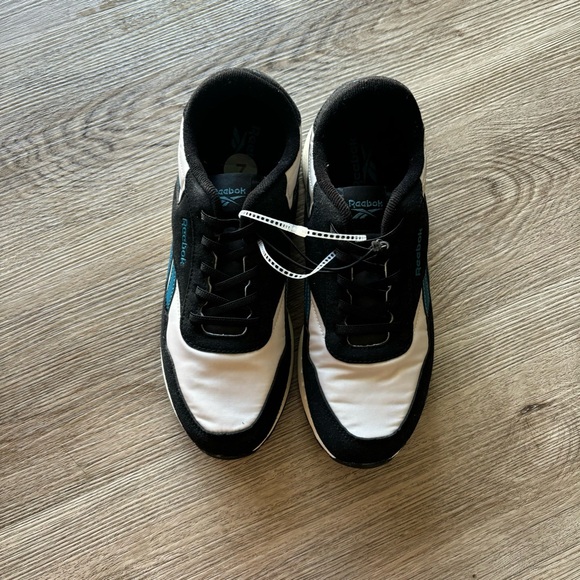 Reeboks - Picture 8 of 10